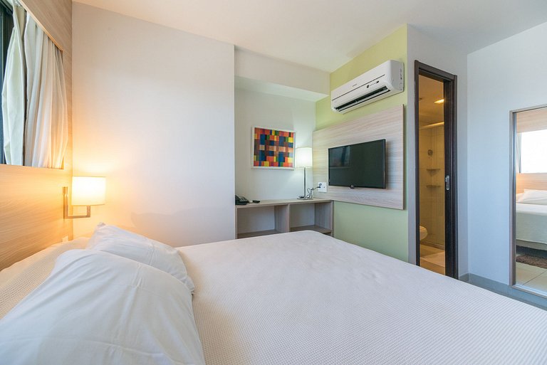 Excelente Flat em Boa Viagem com dois quartos, no Bristol.