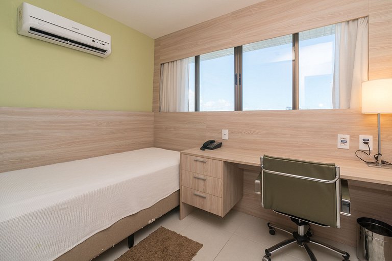 Excelente Flat em Boa Viagem com dois quartos, no Bristol.