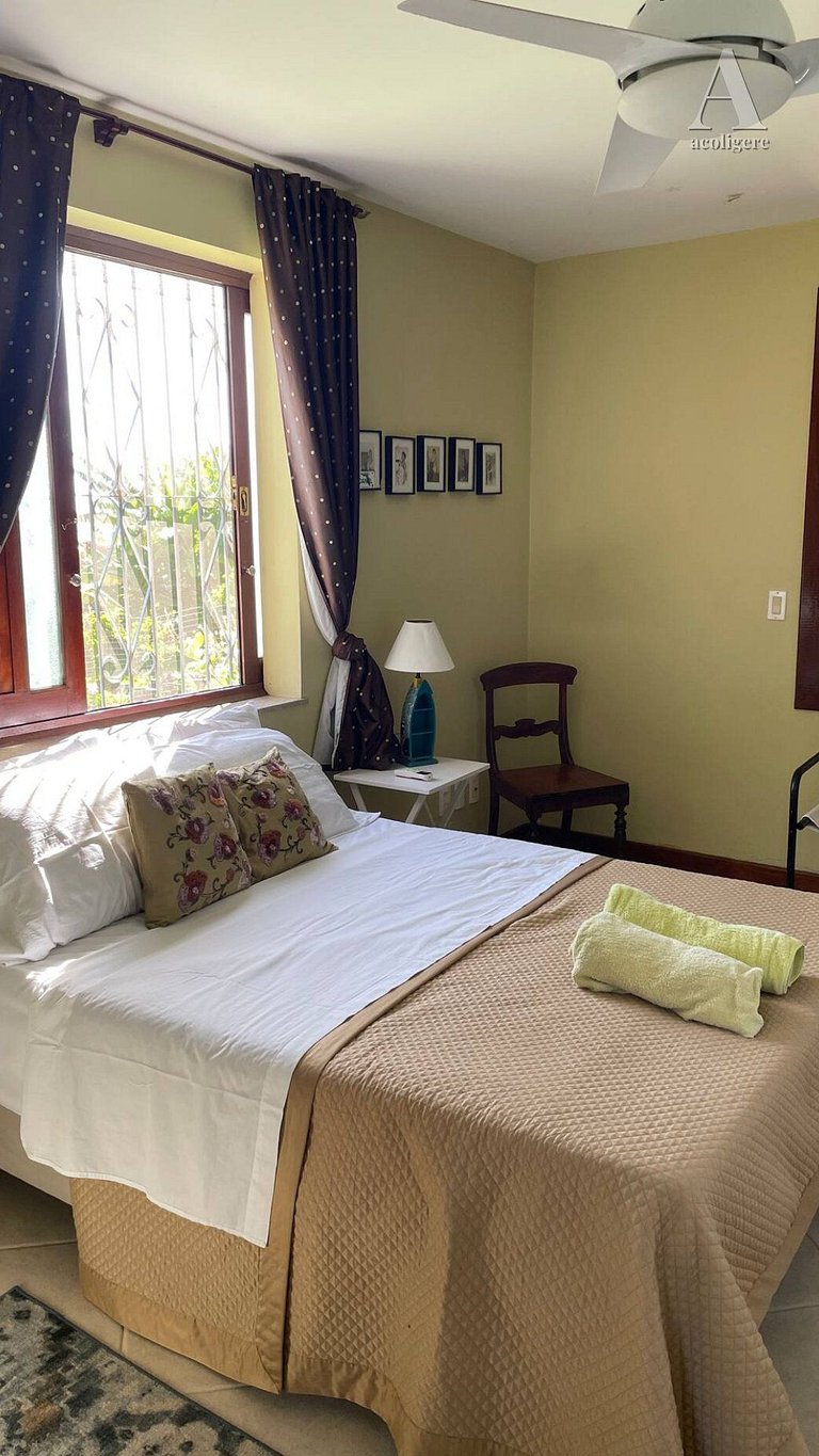 Triple room in ecological site near. Guarajuba GJB03