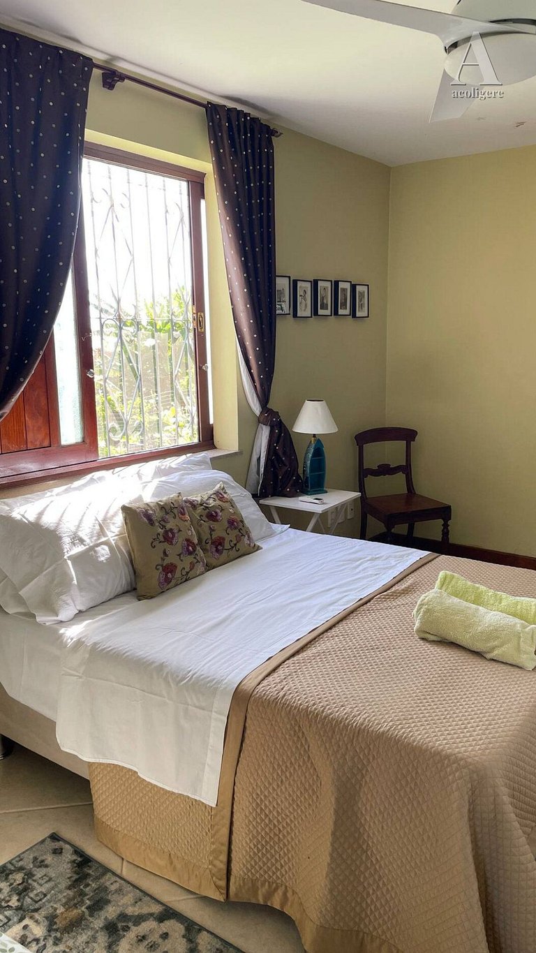 Triple room in ecological site near. Guarajuba GJB03