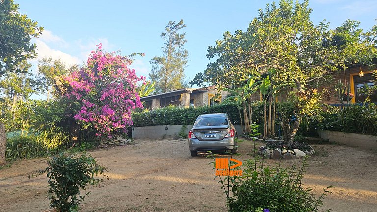 Casa de Meg Suíte 3 c varanda e vista para o verde