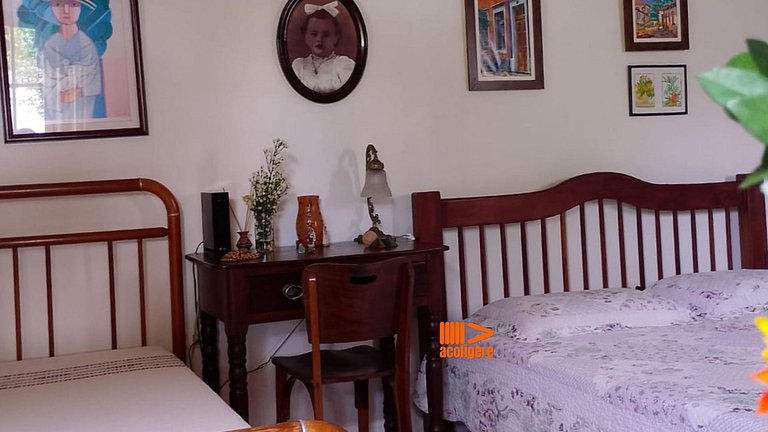 Casa de Meg Suíte 3 c varanda e vista para o verde