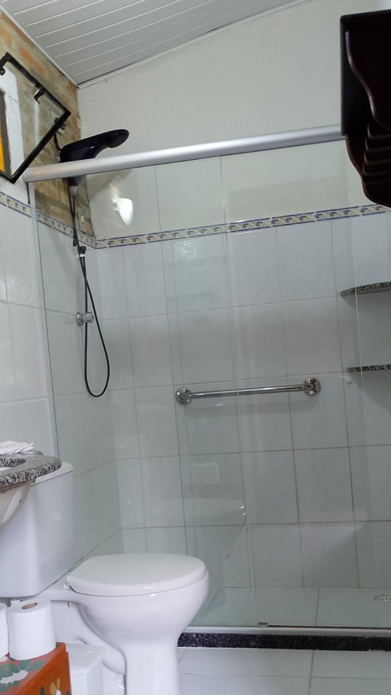 Casa de Meg Suíte 3 c varanda e vista para o verde